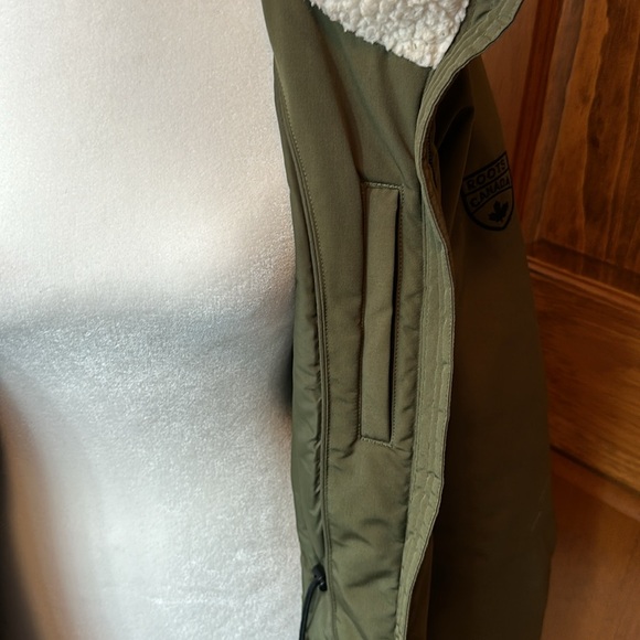 Roots Army Green Winter Parka w/Removable Fur - L - Picture 7 of 13